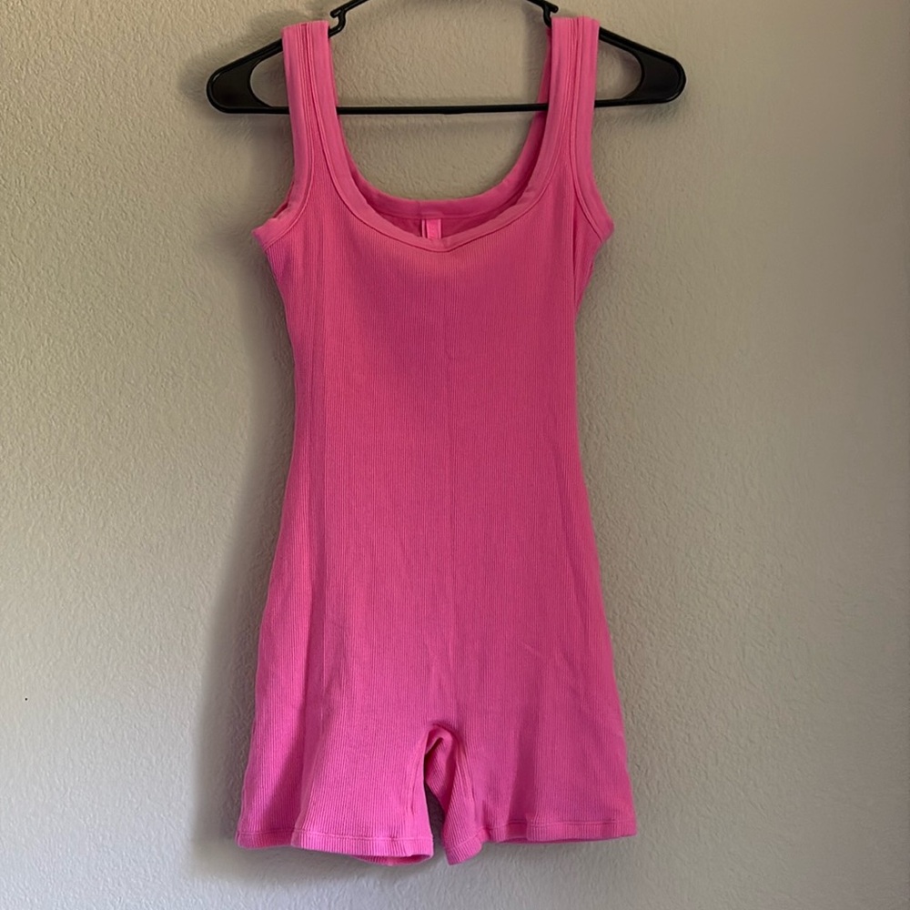NWOT LIMITED EDITION SUGAR PINK Skims Ribbed Romper